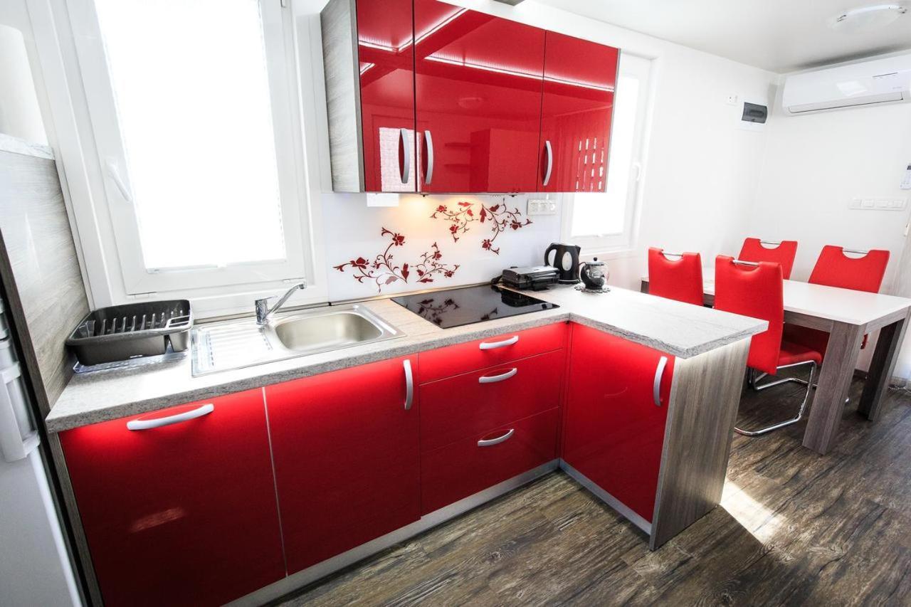 Floating House Sea Queen Порторож Екстериор снимка