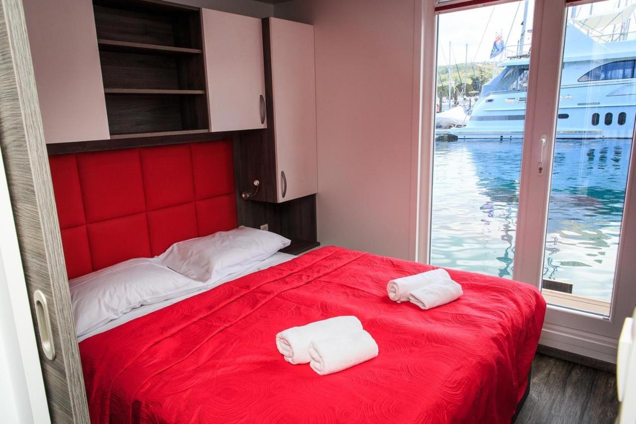 Floating House Sea Queen Порторож Екстериор снимка