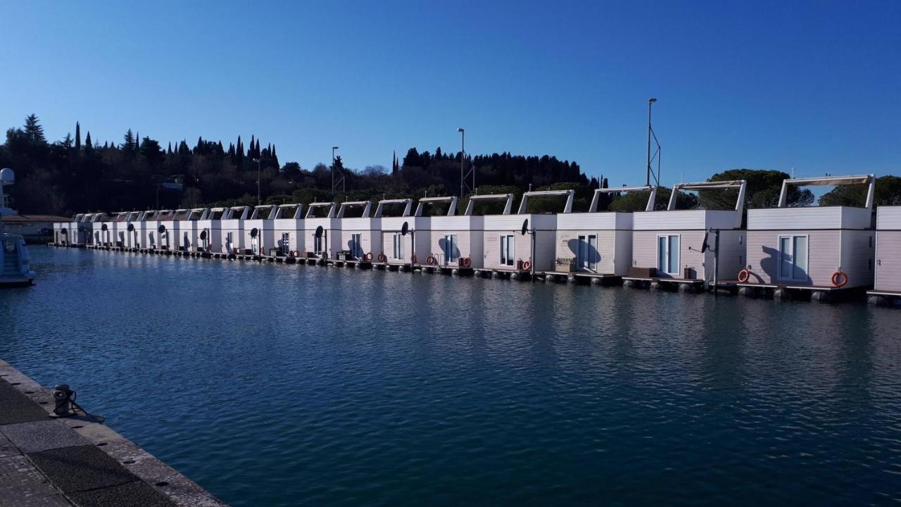 Floating House Sea Queen Порторож Екстериор снимка