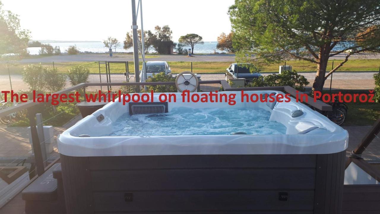 Floating House Sea Queen Порторож Екстериор снимка